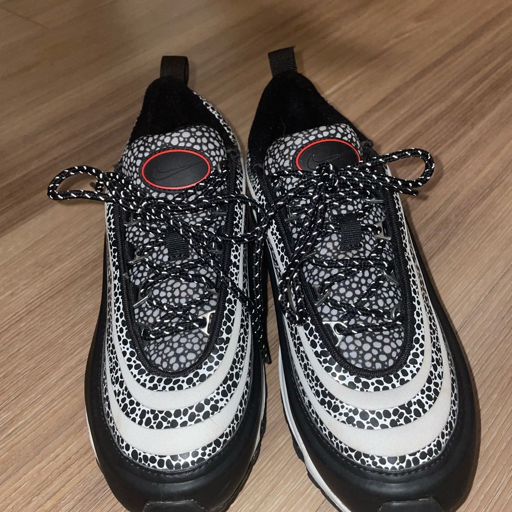 Nike Black and White Textured Sneakers